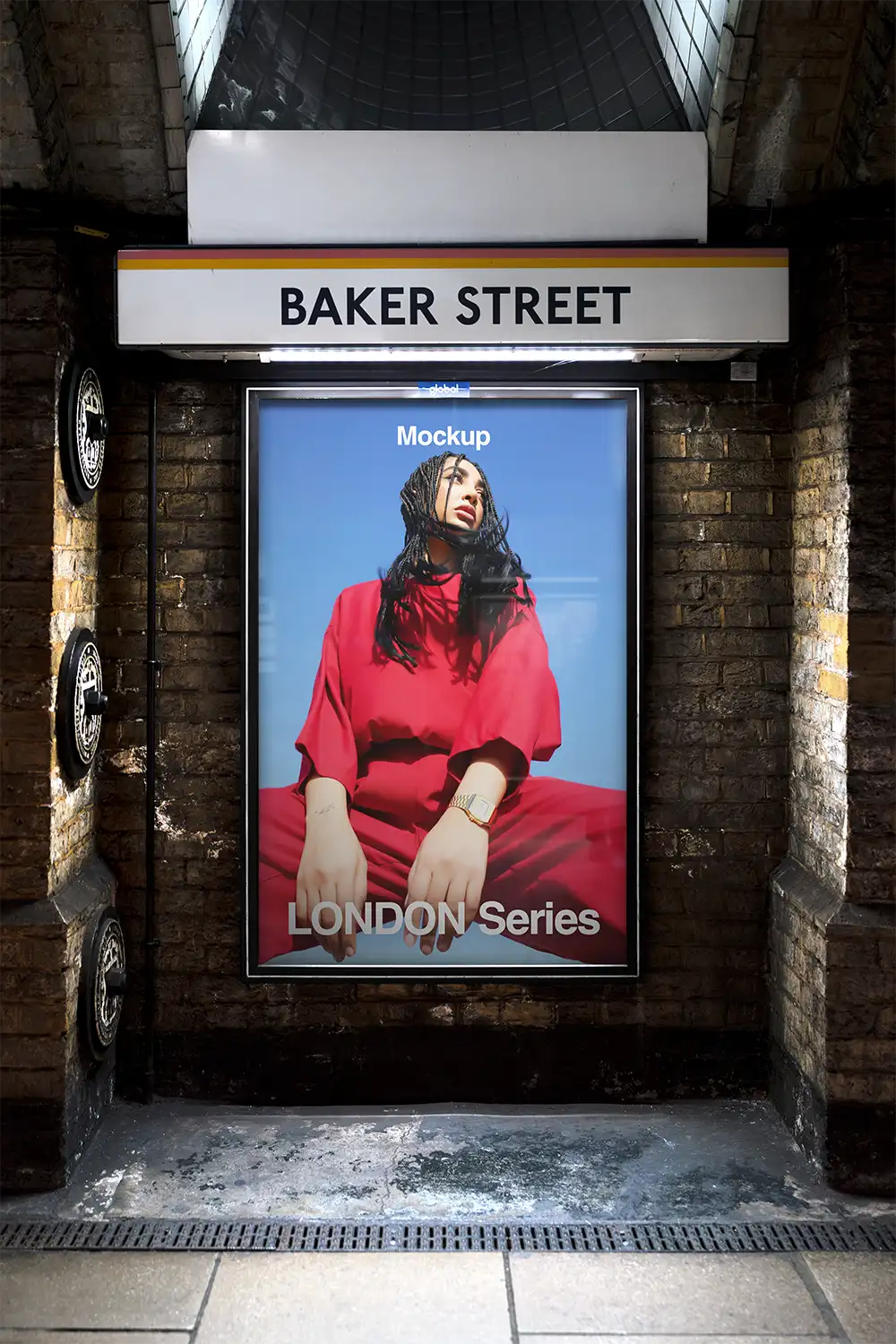 Poster mockup in the London Undeground (London Tube). © BRANDACLE MOCKUPS 2026. 