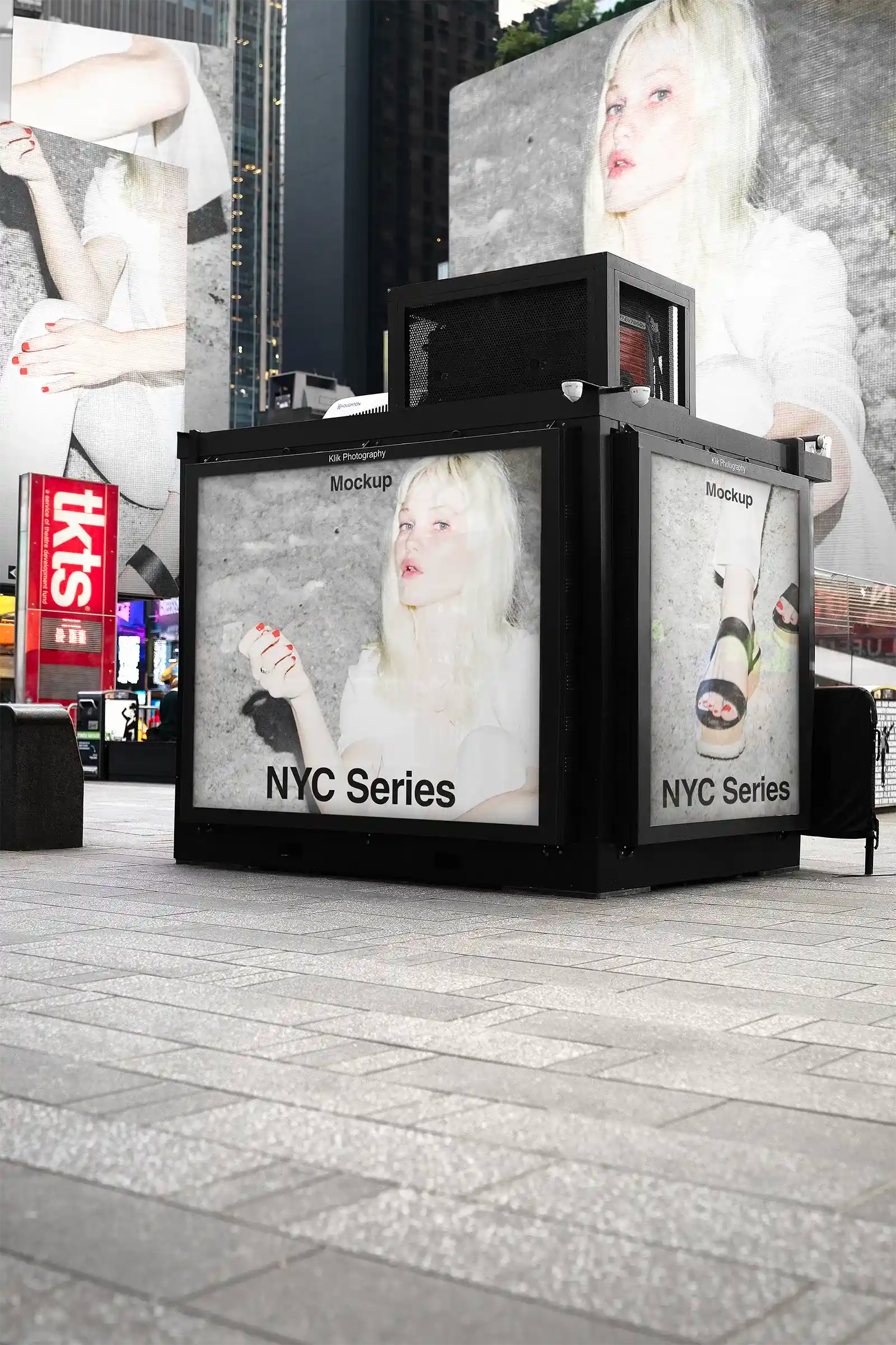 Billboard mockup on Times square subway in New York, United States. Digital screens PSD Mockup for Photoshop to showcase your design 3