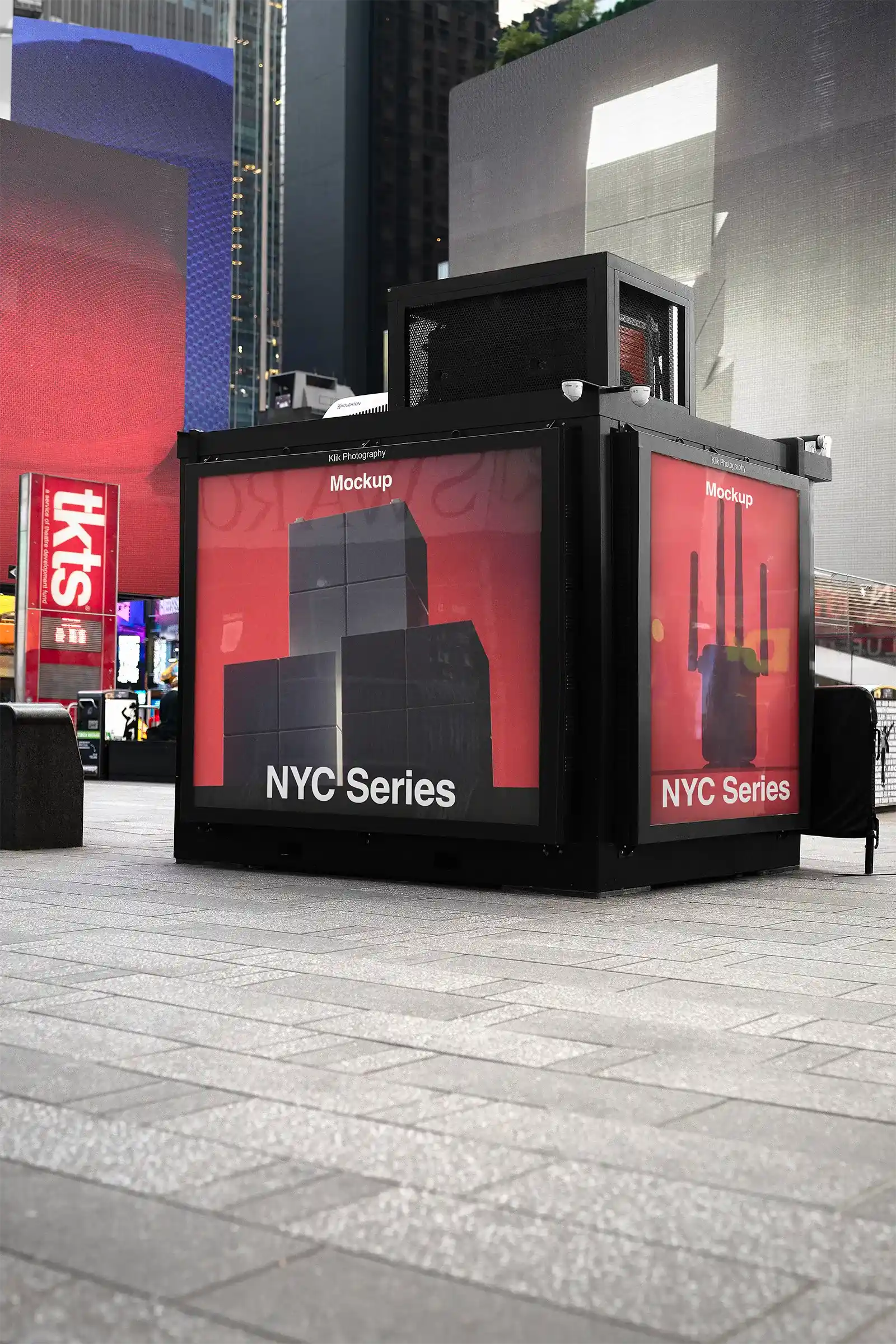 Billboard mockup on Times square subway in New York, United States. Digital screens PSD Mockup for Photoshop to showcase your design