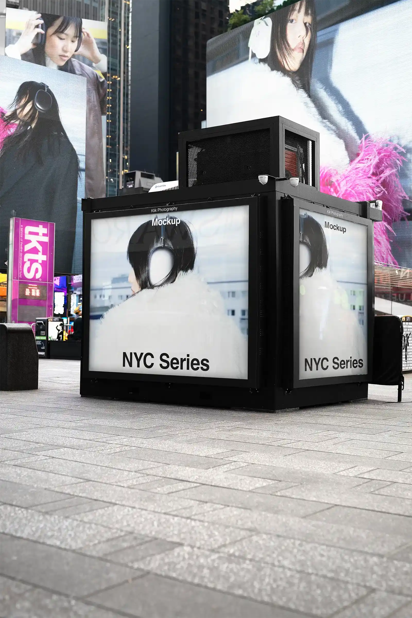 Billboard mockup on Times square subway in New York, United States. Digital screens PSD Mockup for Photoshop to showcase your design